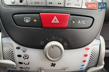 Хэтчбек Citroen C1 2011 в 