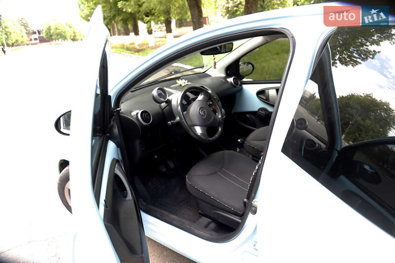 Хетчбек Citroen C1 2012 в Чечельнику