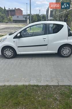 Хэтчбек Citroen C1 2012 в 