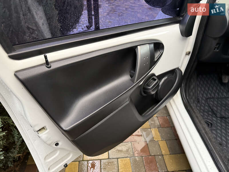 Хетчбек Citroen C1 2013 в Дніпрі