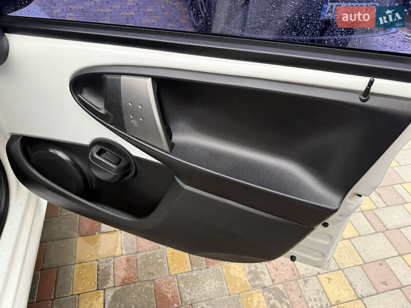 Хетчбек Citroen C1 2013 в Дніпрі