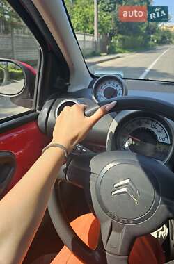 Хэтчбек Citroen C1 2006 в 