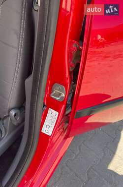Хэтчбек Citroen C1 2011 в 