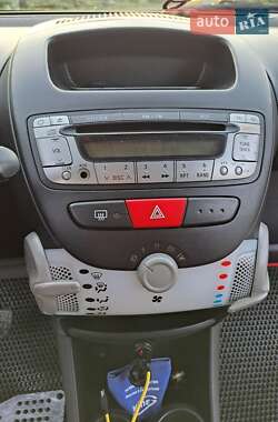 Хэтчбек Citroen C1 2012 в 