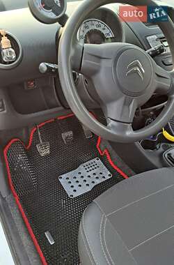 Хэтчбек Citroen C1 2012 в 