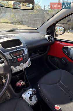 Хэтчбек Citroen C1 2012 в 