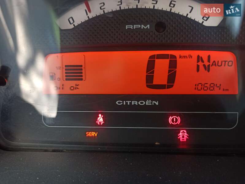 Хэтчбек Citroen C2 2005 в 