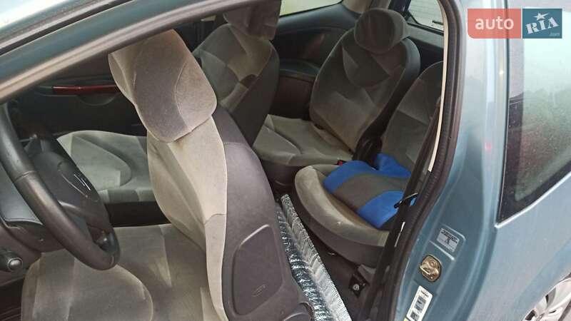 Хэтчбек Citroen C2 2003 в Ровно