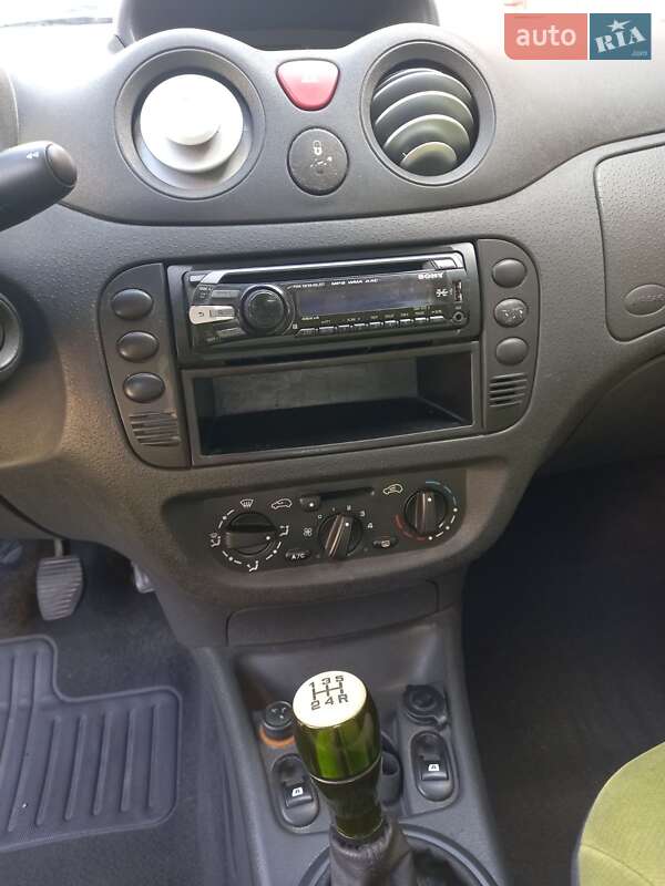 Хэтчбек Citroen C2 2004 в Киеве