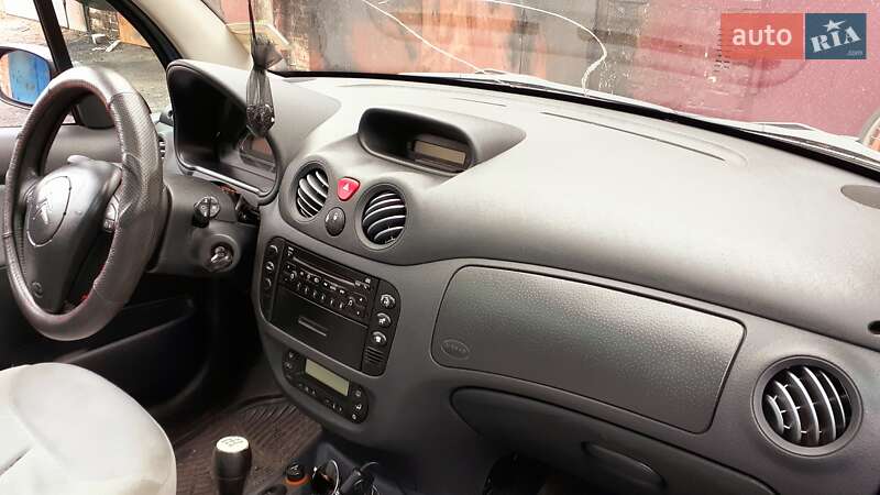 Хэтчбек Citroen C3 2003 в Сумах