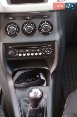 Хэтчбек Citroen C3 2012 в 