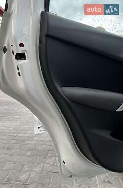 Хэтчбек Citroen C3 2012 в 