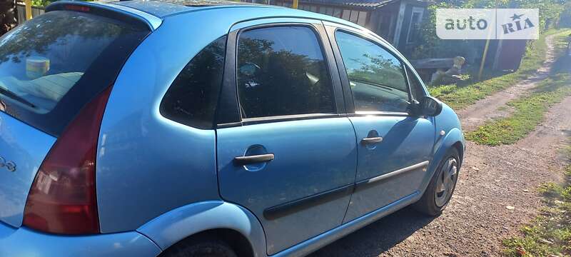 Хэтчбек Citroen C3 2002 в Новой Ушице