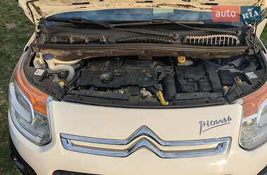 Хэтчбек Citroen C3 2013 в 