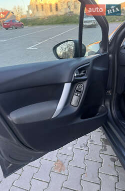 Хэтчбек Citroen C3 2012 в 