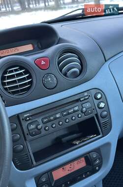 Хэтчбек Citroen C3 2002 в 