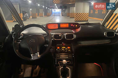 Хэтчбек Citroen C3 2010 в 