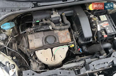 Хэтчбек Citroen C3 2009 в 