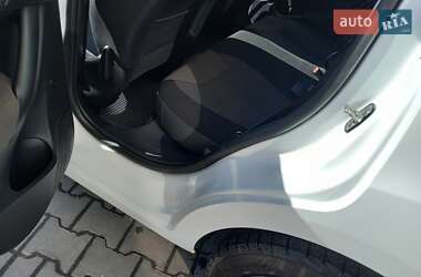 Хэтчбек Citroen C3 2015 в 