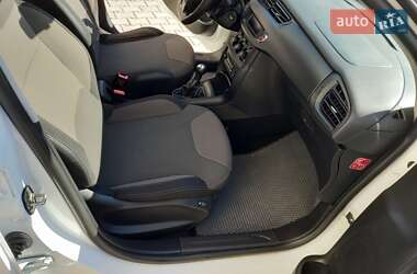 Хэтчбек Citroen C3 2015 в 