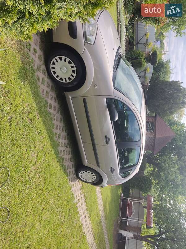 Хэтчбек Citroen C3 2006 в Черновцах