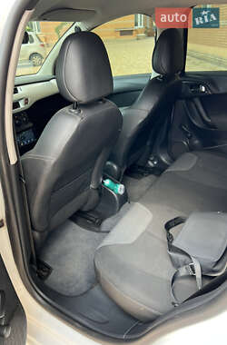 Хэтчбек Citroen C3 2012 в 