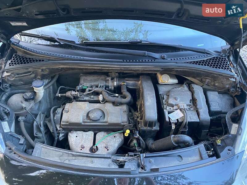 Хэтчбек Citroen C3 2011 в Вишневом