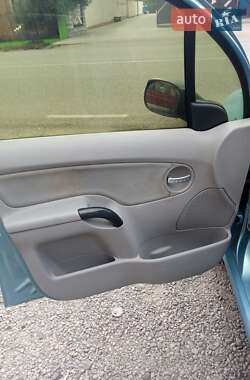 Хэтчбек Citroen C3 2003 в 
