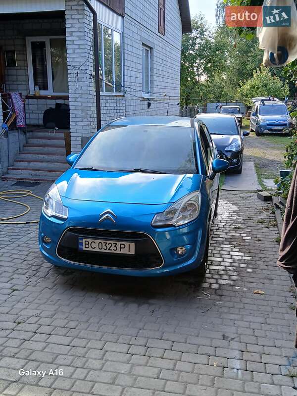 Хэтчбек Citroen C3 2010 в 