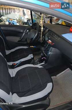 Хэтчбек Citroen C3 2010 в 