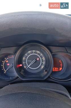 Хэтчбек Citroen C3 2012 в 