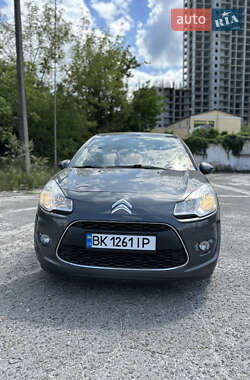Хэтчбек Citroen C3 2012 в 
