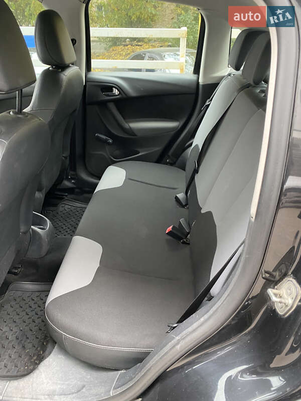 Хэтчбек Citroen C3 2011 в Вишневом