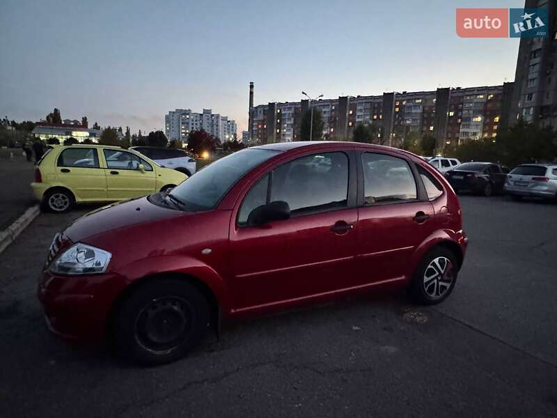 Хэтчбек Citroen C3 2004 в  фото Хэтчбек Citroen C3 2004 в