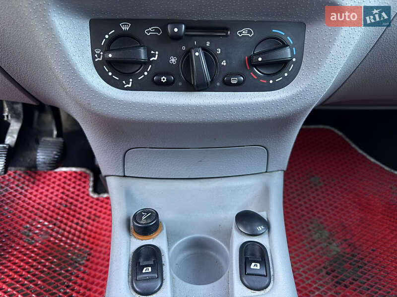 Хетчбек Citroen C3 2003 в Рівному фото 15 Хетчбек Citroen C3 2003 в Рівному