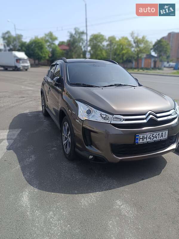 Внедорожник / Кроссовер Citroen C4 Aircross 2012 в 