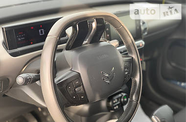 Внедорожник / Кроссовер Citroen C4 Cactus 2015 в 