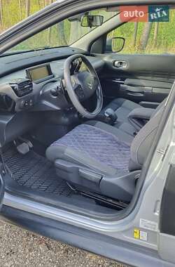Внедорожник / Кроссовер Citroen C4 Cactus 2015 в 
