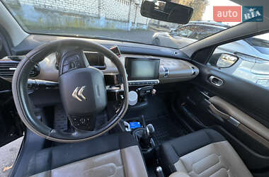 Внедорожник / Кроссовер Citroen C4 Cactus 2015 в 