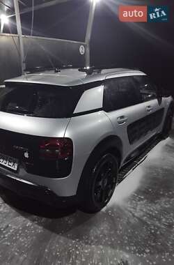 Внедорожник / Кроссовер Citroen C4 Cactus 2015 в 