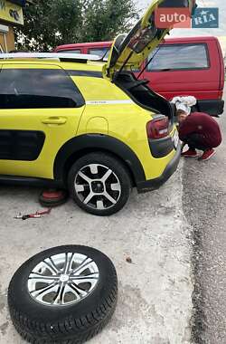 Внедорожник / Кроссовер Citroen C4 Cactus 2016 в 