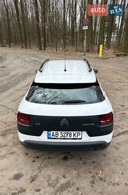 Внедорожник / Кроссовер Citroen C4 Cactus 2016 в 
