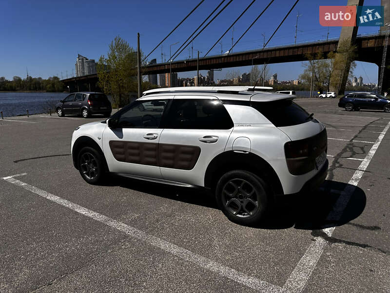 Внедорожник / Кроссовер Citroen C4 Cactus 2015 в Киеве