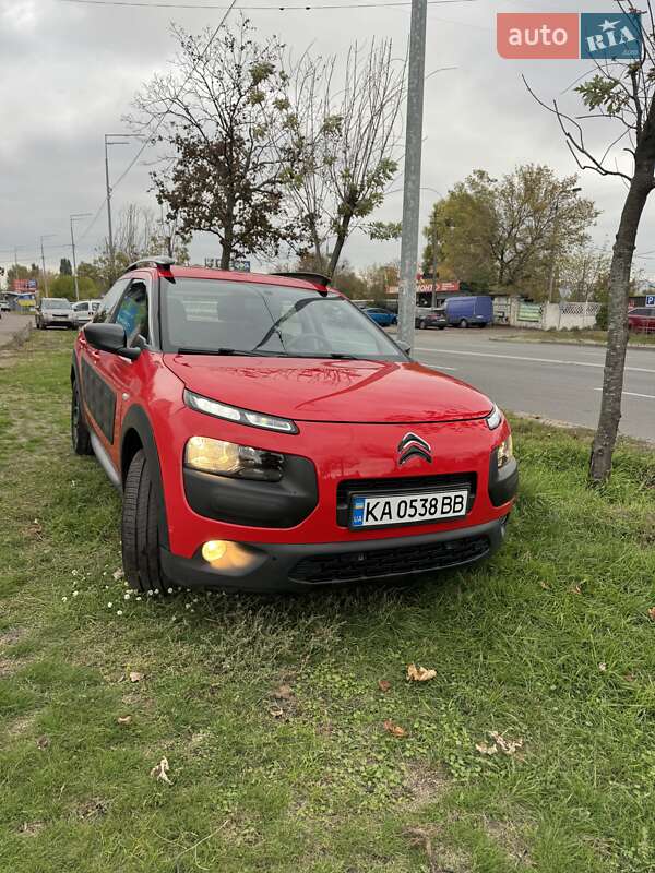 Позашляховик / Кросовер Citroen C4 Cactus 2017 в 