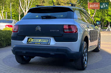 Внедорожник / Кроссовер Citroen C4 Cactus 2015 в 