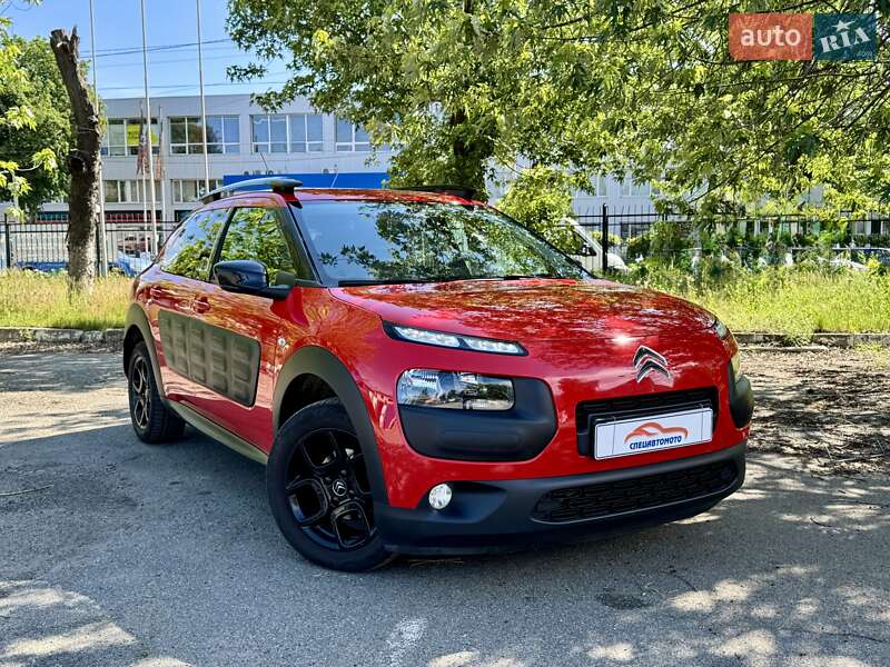 Позашляховик / Кросовер Citroen C4 Cactus 2017 в 