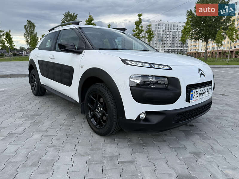 Позашляховик / Кросовер Citroen C4 Cactus 2018 в 