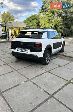 Внедорожник / Кроссовер Citroen C4 Cactus 2016 в 