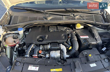 Внедорожник / Кроссовер Citroen C4 Cactus 2015 в 