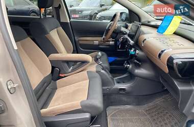 Внедорожник / Кроссовер Citroen C4 Cactus 2015 в 